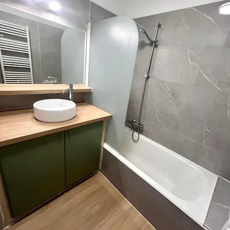 - 4 People - Swimming Pool - Parking Apartmán