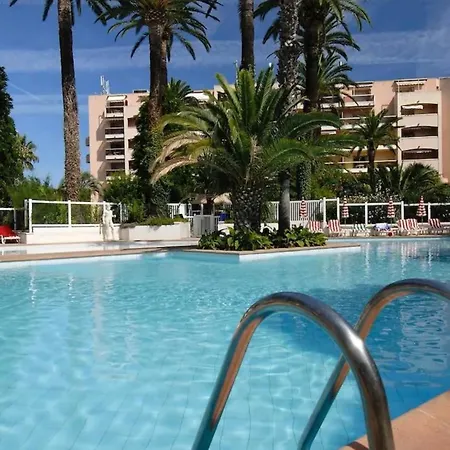 - 4 People - Swimming Pool - Parking *